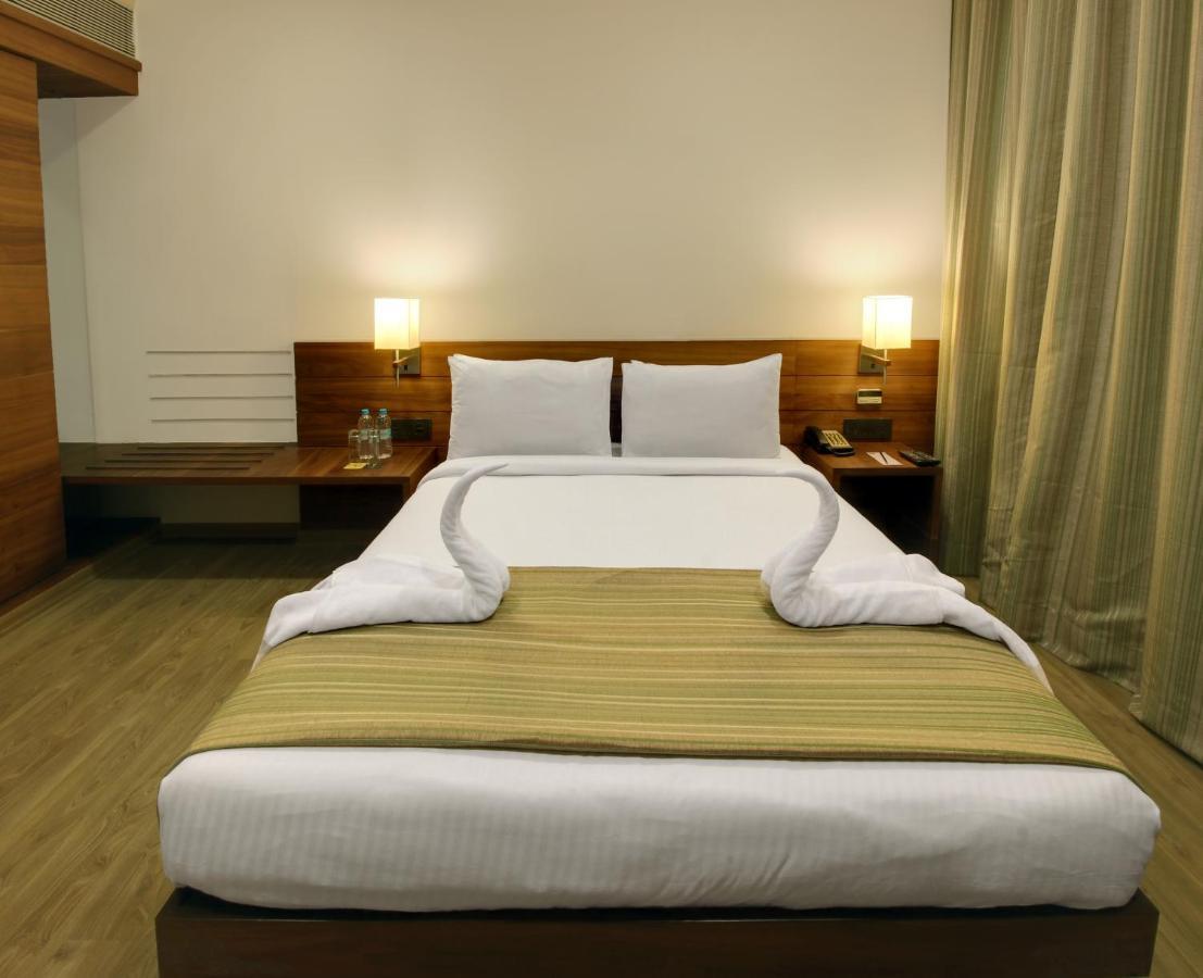 Temple Tree Hotel Shirdi Exterior foto